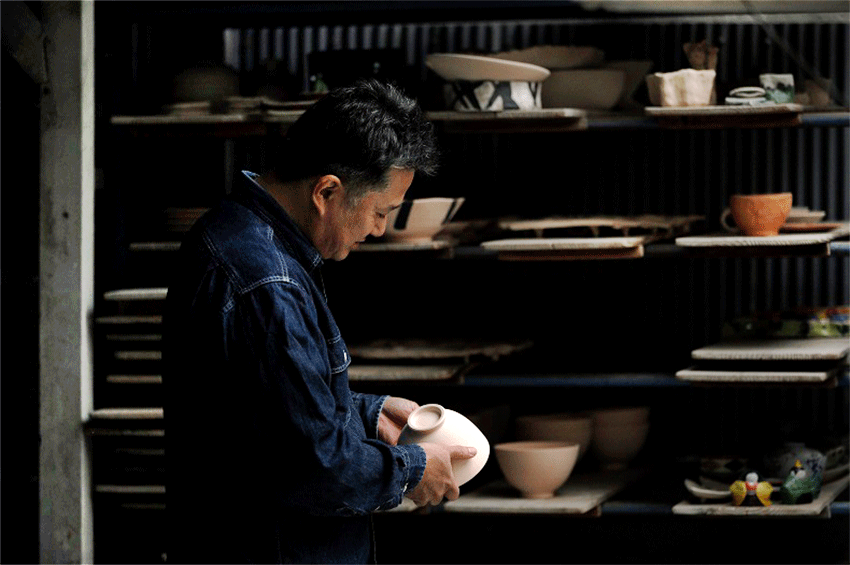 『和樂』との取り組みで、数々の名作を生み出している川尻潤さんは、京都市生まれの陶芸家・美術家